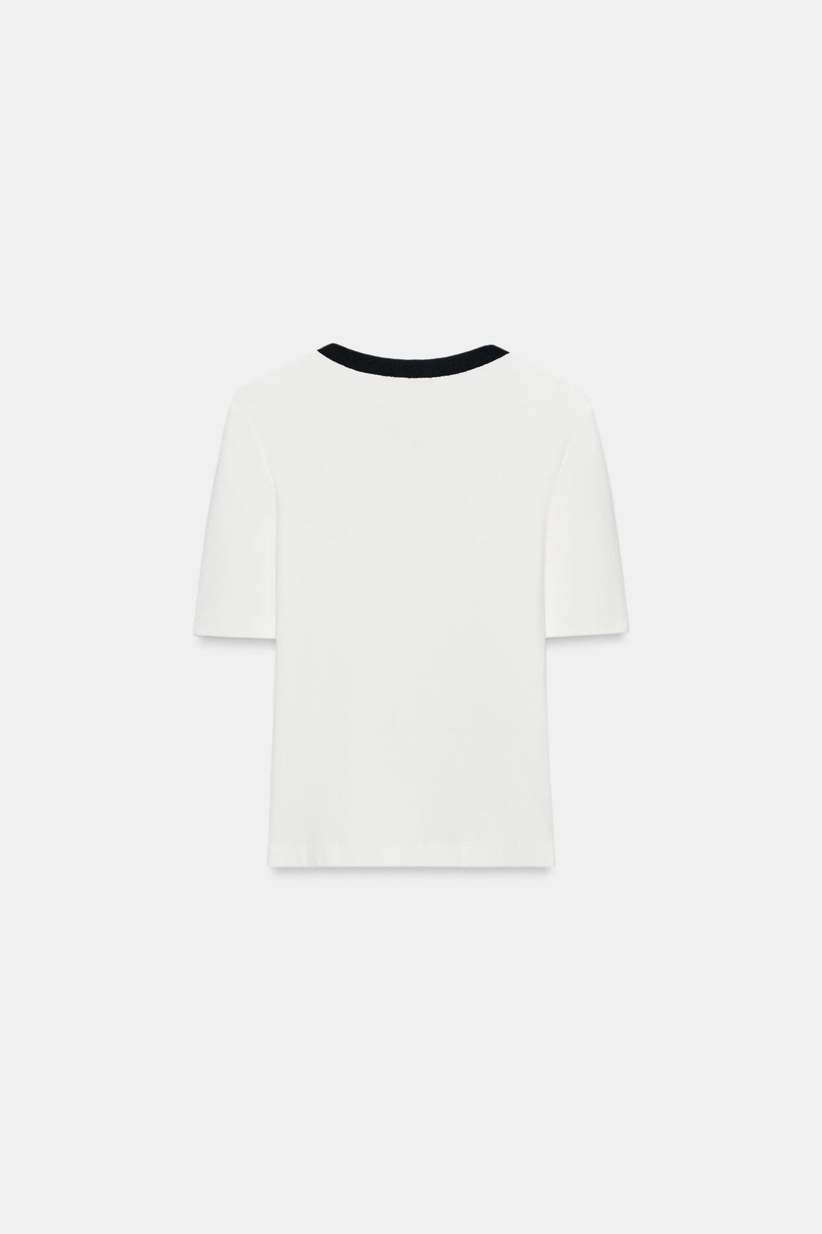#e5e5e8, Blanc cassé
